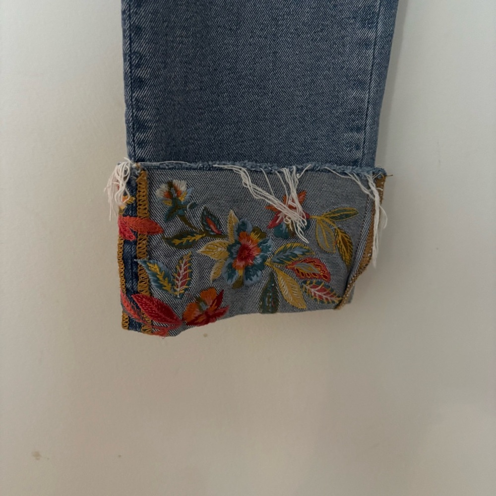 Driftwood Colette Floral Embroidered Jeans Cuffed Cropped Boho Womens Size 27 - Picture 4 of 12